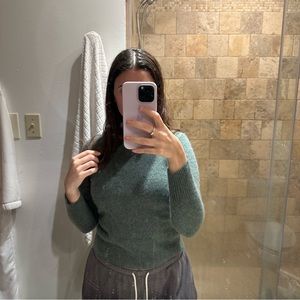 Cashmere crew neck sweater